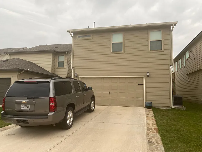 Stonework border on the driveway gives you more space!