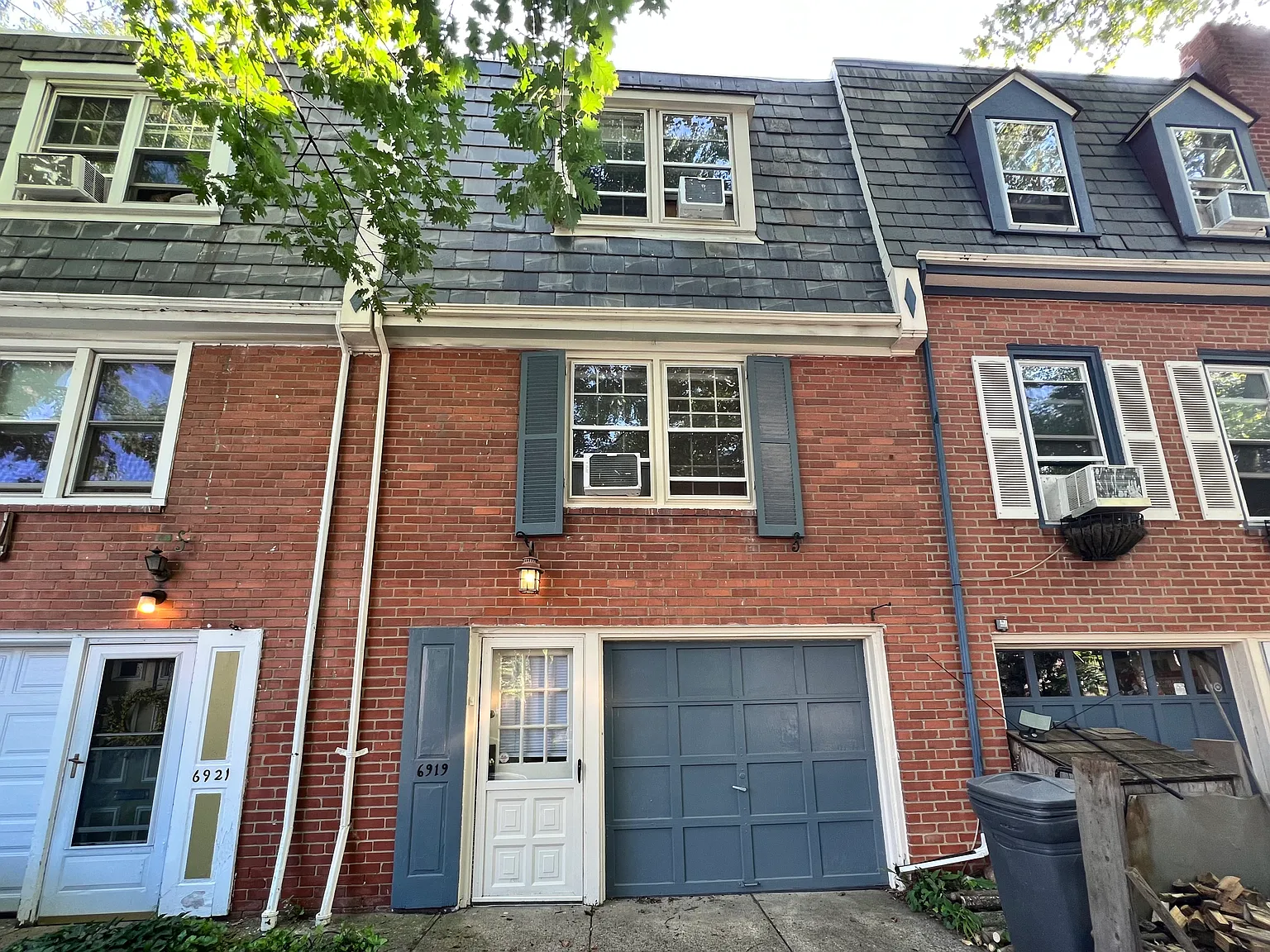 2 bed, 922 sqft, $1,900 — Photo 1
