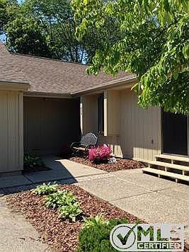 5th image of 830 Brook Village Dr