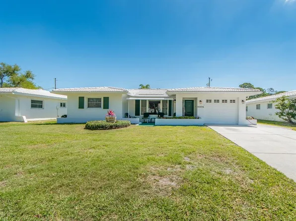 9227 143rd St, Seminole, FL 33776