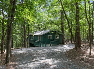 105 Monacan Trl, Hedgesville, WV 25427