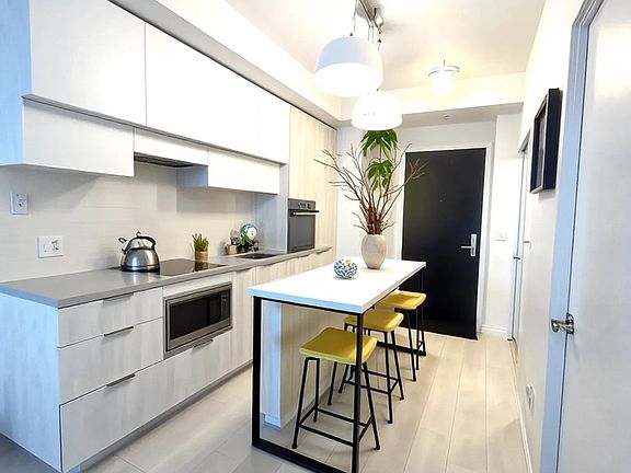4th image of 8 Eglinton Ave E Unit 2003