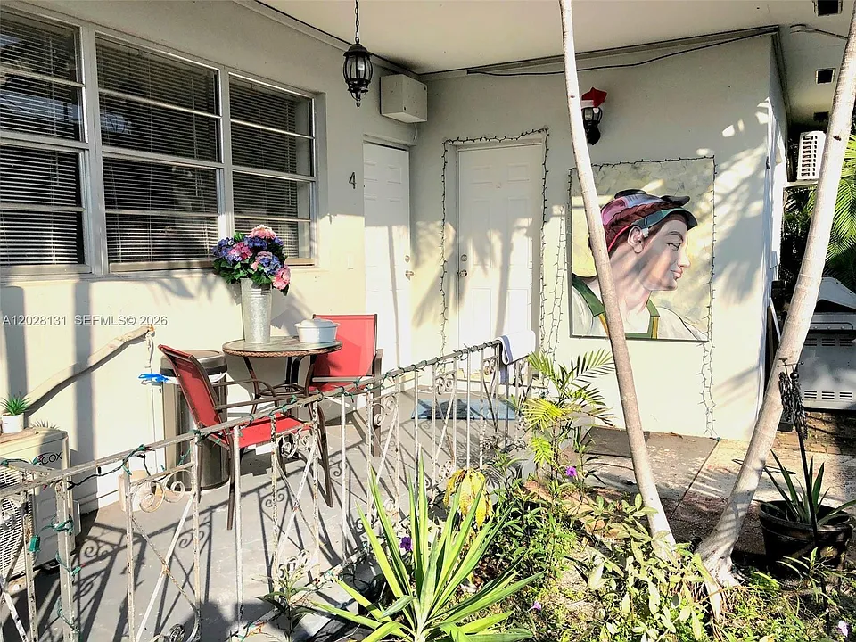 7135 Rue Granville #4