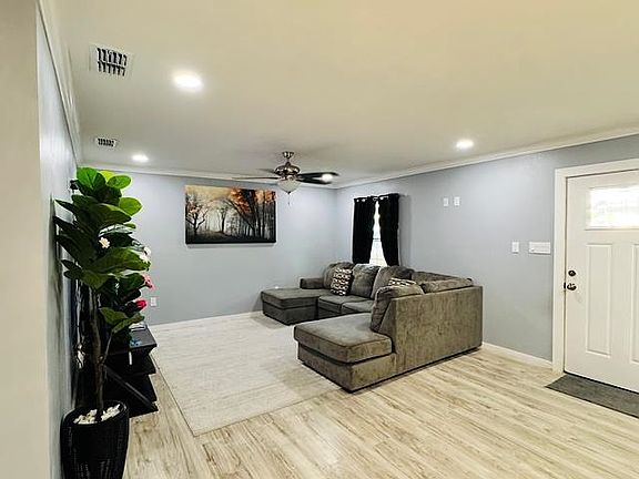 4th image of 1218 Sanders Ave