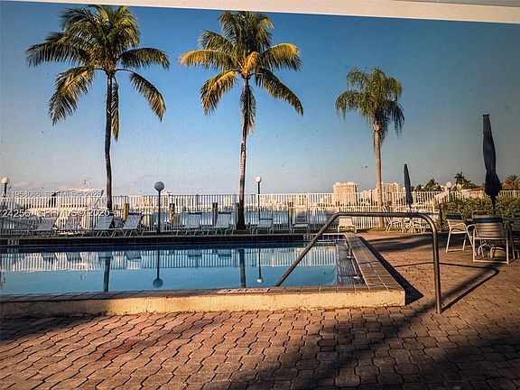 3rd image of 2821 N Miami Beach Blvd #2I