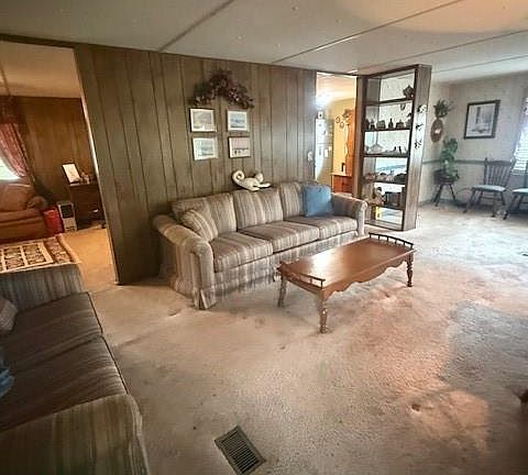 5th image of 313 Hillside Ct
