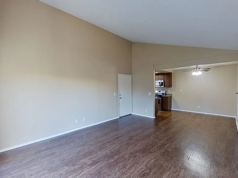 401 Beach Blvd - El Pueblo Apartments — Photo 36