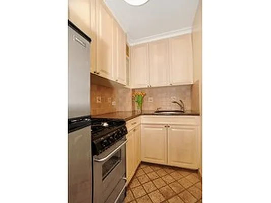 Sold by Corcoran | media 27