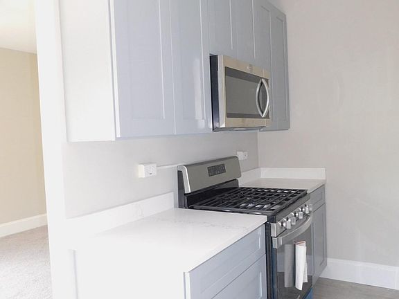 5th image of 727 Washington St #402