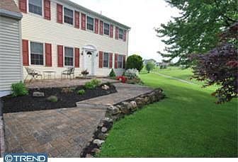 1st image of 16 Patricia Dr
