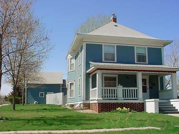 1st image of 905 N York Ave