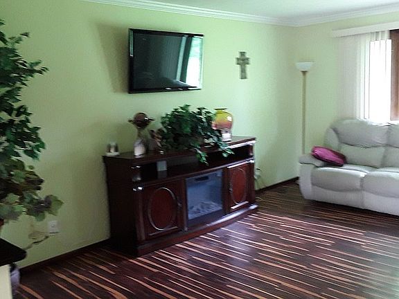 4th image of 351 Starview Dr