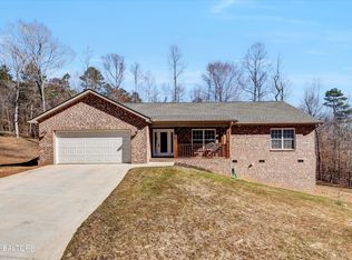 4020 Fox Hills Dr, Louisville, TN 37777