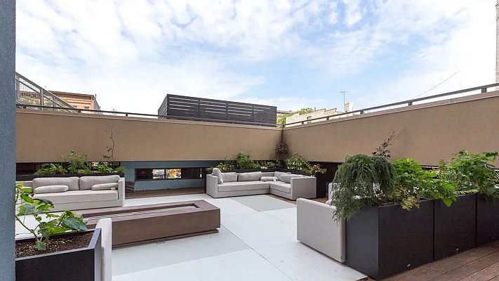 Rented by Nooklyn NYC LLC | media 24