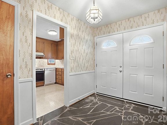 5th image of 6704 Alanbrook Rd