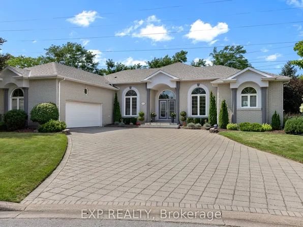 8113 Fatima Ct, Niagara Falls, ON L2H 2Y8