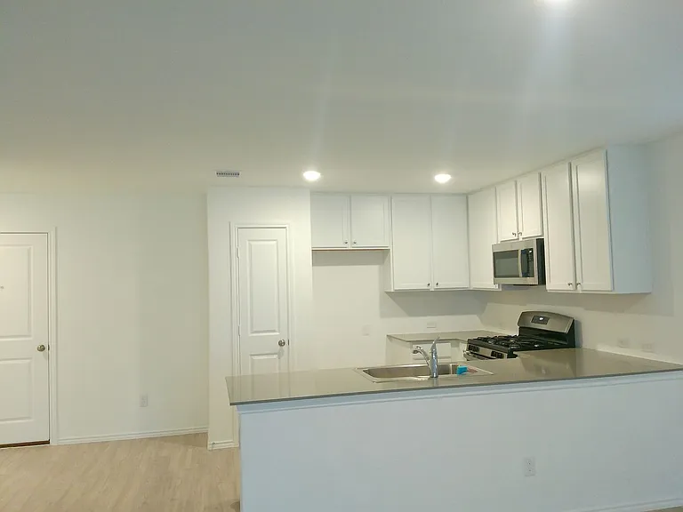 7705 Wonder Woman Dr — Photo 3