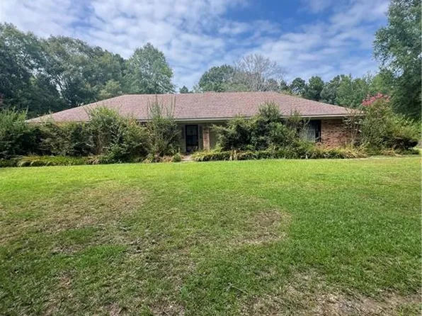 5627 Pinekraft Dr, Pineville, LA 71360