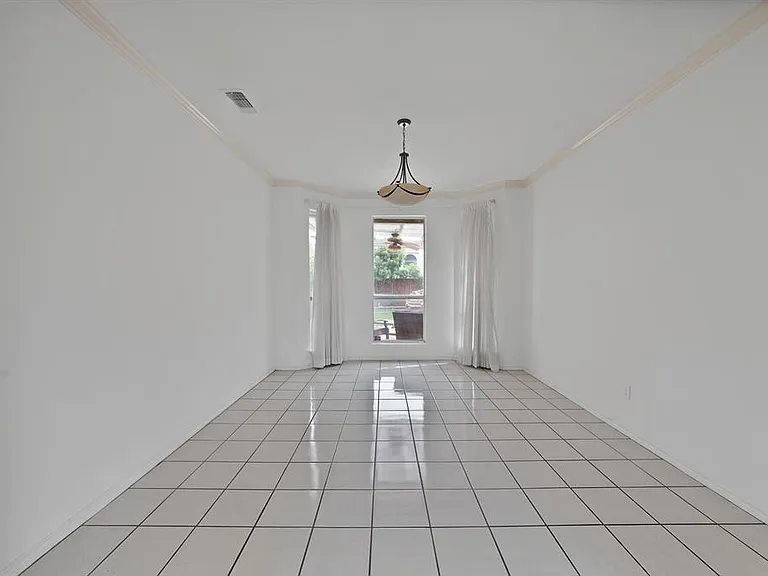 2116 Houlton Ln — Photo 17
