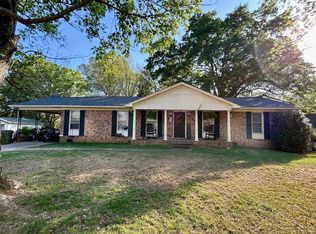 120 Robinhood Dr, Gaffney, SC 29340