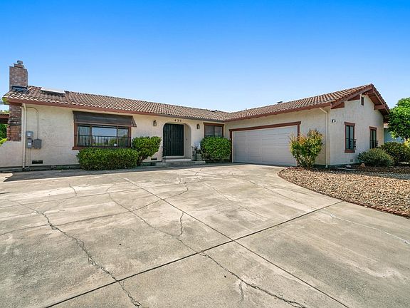 3rd image of 430 Yellowstone Drive