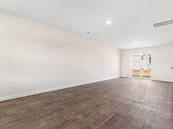 2nd image of 200 Blackwood St