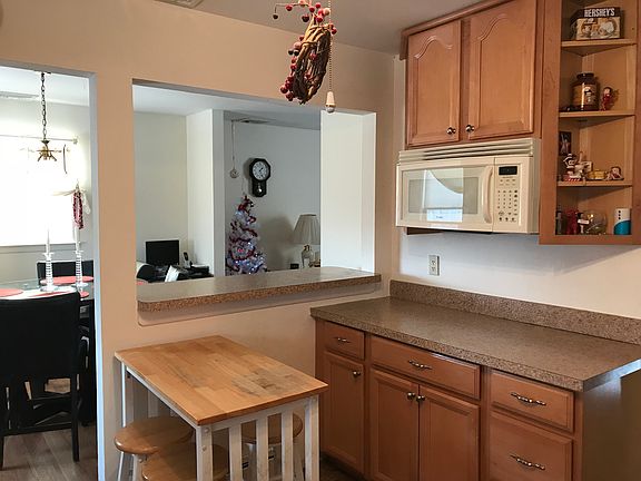 4th image of 560 Grandview Dr