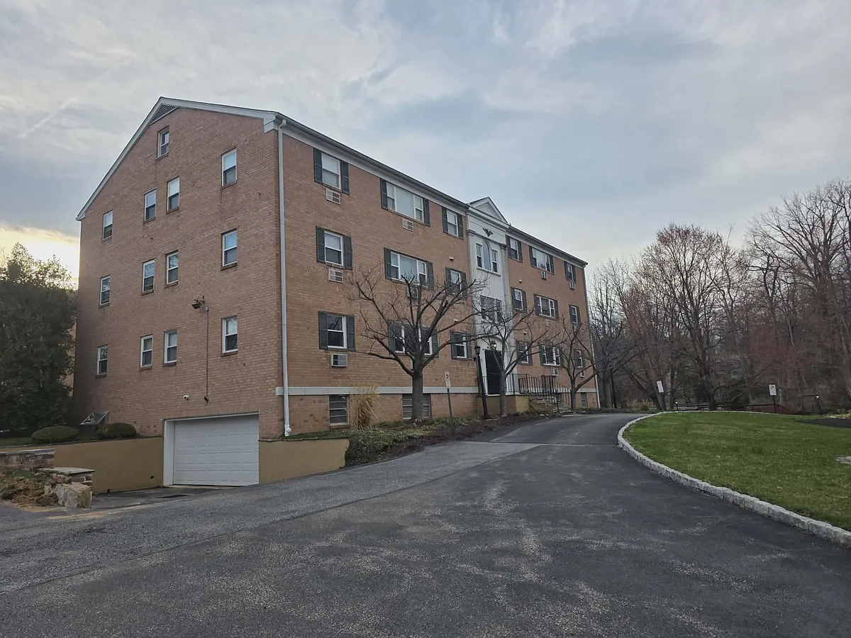 Building Photo - 412 N Wayne Ave #109
