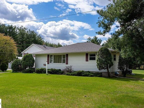 3rd image of 8824 E Pickard Rd