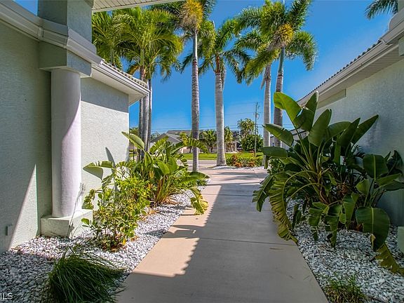 5th image of 623 SW 56th St
