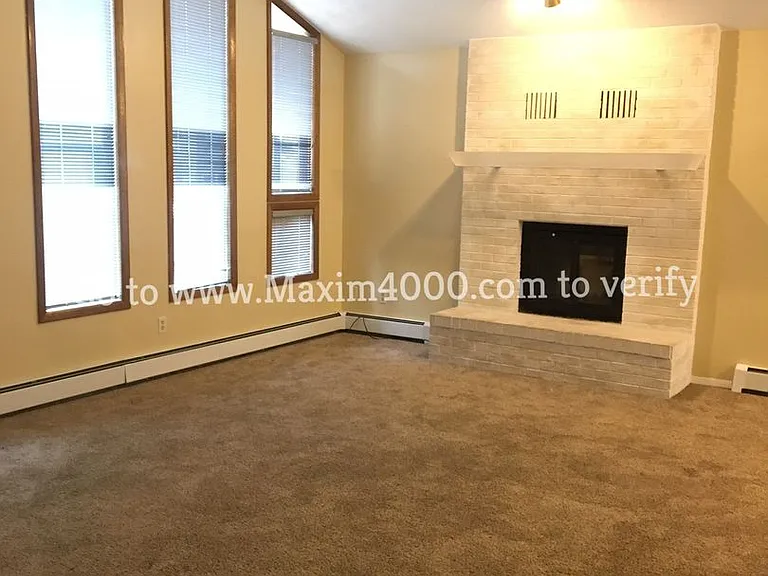 2112 N 17th Cir — Photo 3