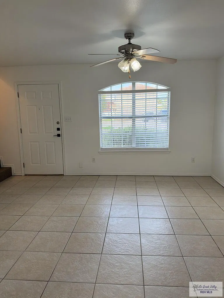 2 bed, 2.5 bath, 1155 sqft, $1,150 — Photo 2