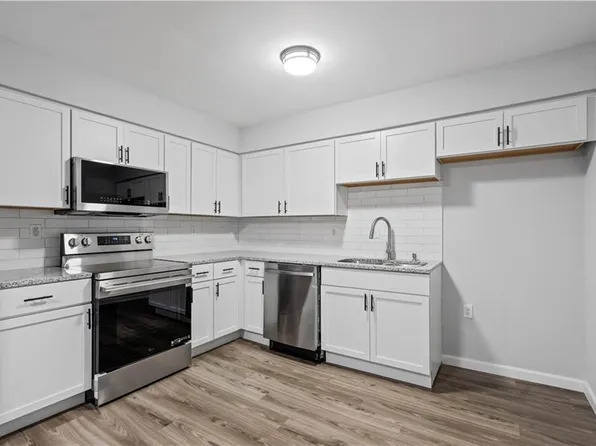 6924 Hunter St, Raytown, MO 64133