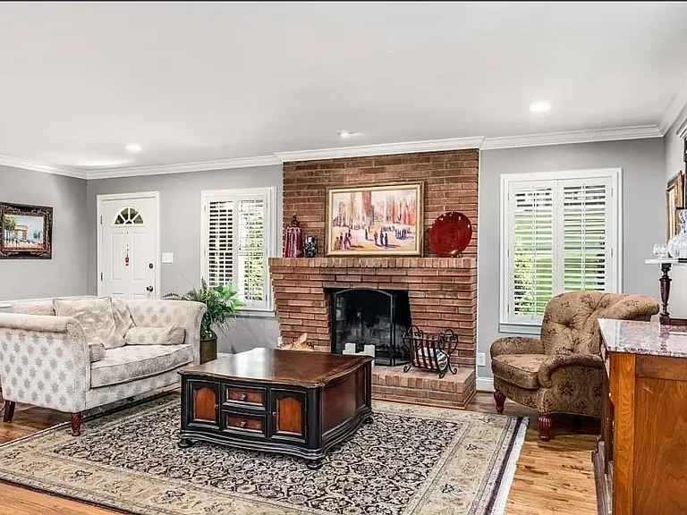 240 Beachland Dr — Photo 5