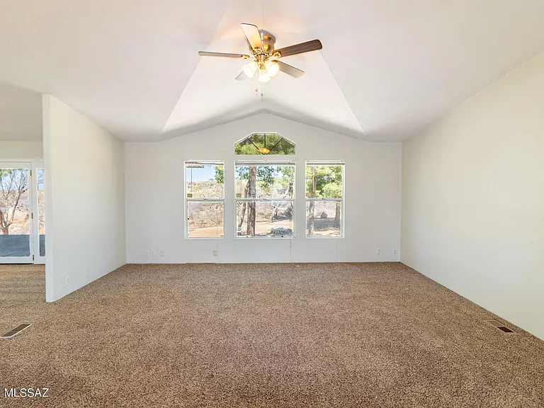 1040 W Barbara Pl — Photo 3