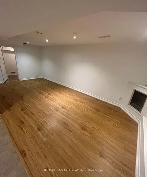 686 Sammon Ave #BASEMENT — Photo 3