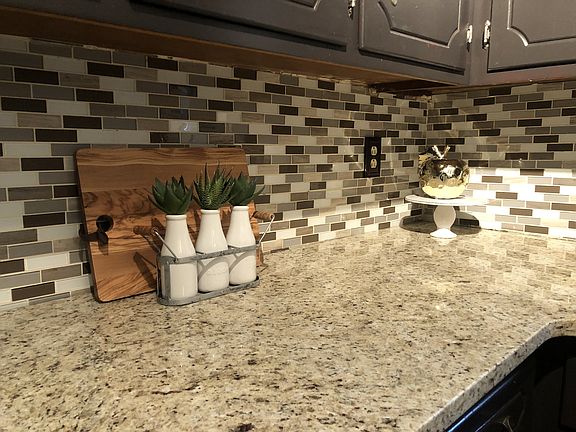5th image of 253 Millstone Cir
