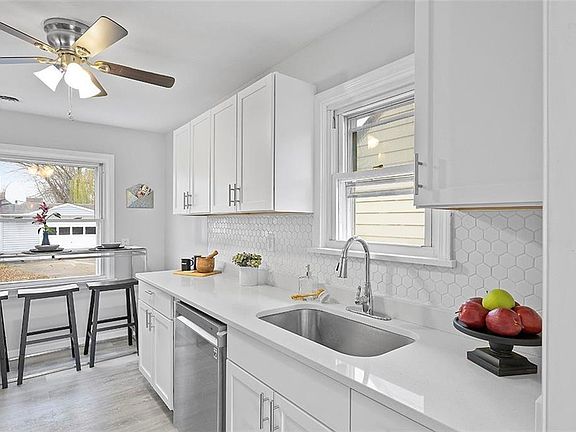 5th image of 13624 Sprecher Ave
