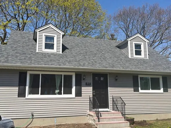 44 Pine Tree Dr, Shirley, NY 11967