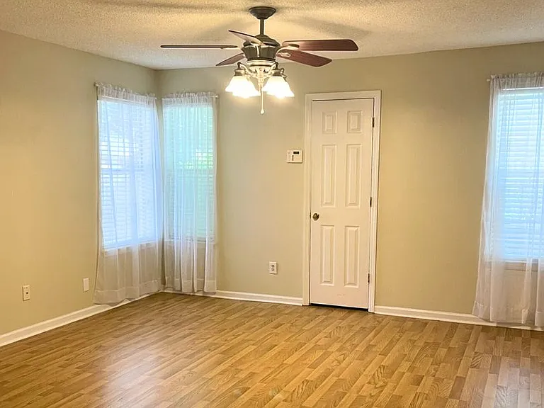 115 E Lakemont Dr — Photo 7