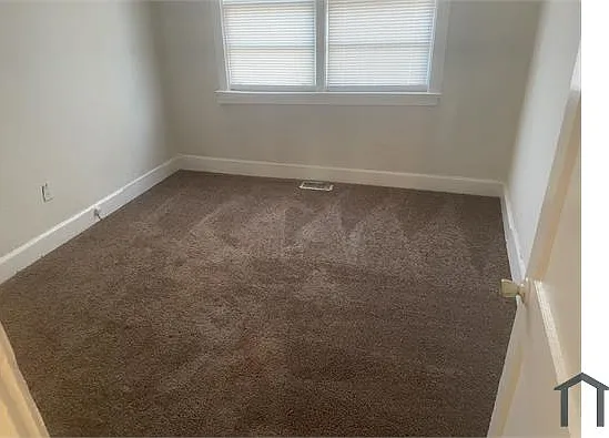 2219 Marshall St — Photo 4