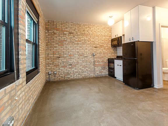 4th image of 1622 N California Ave #404