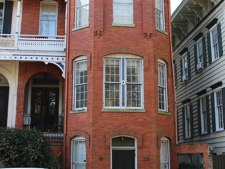 115 W Perry St #C — Photo 1