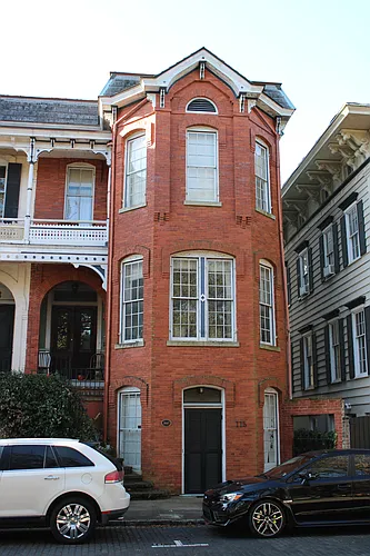 115 W Perry St #C Photo 1