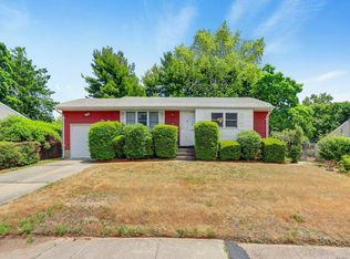 16 Whitetail Ln, Commack, NY 11725