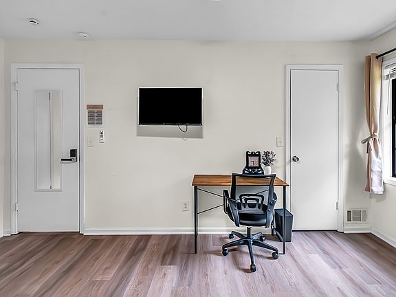 3rd image of 1812 Wiggins Cir SW