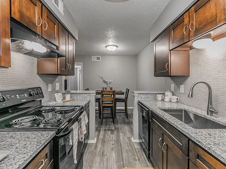 Station 121 at Town Center Apartments — Photo 185