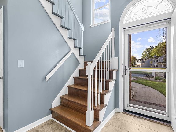 4th image of 132 Knightsbridge Dr