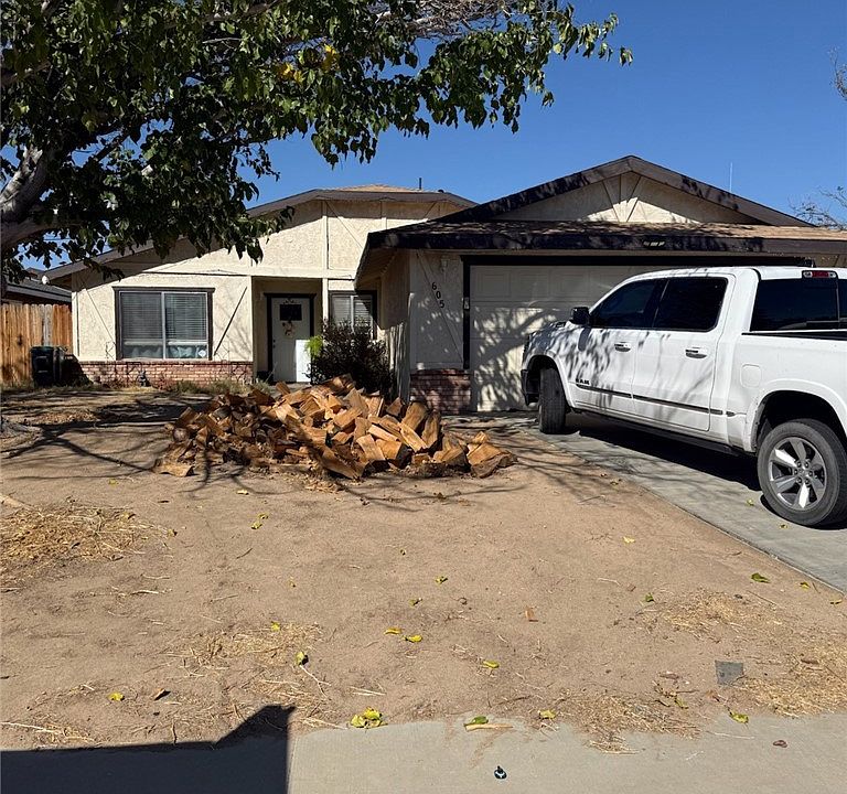 1st image of 605 S Gold Canyon St