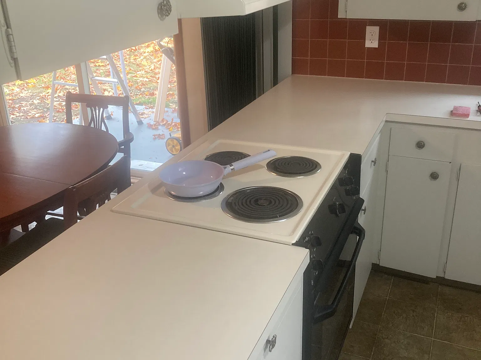 3 bed, 1077 sqft, $2,400 — Photo 4